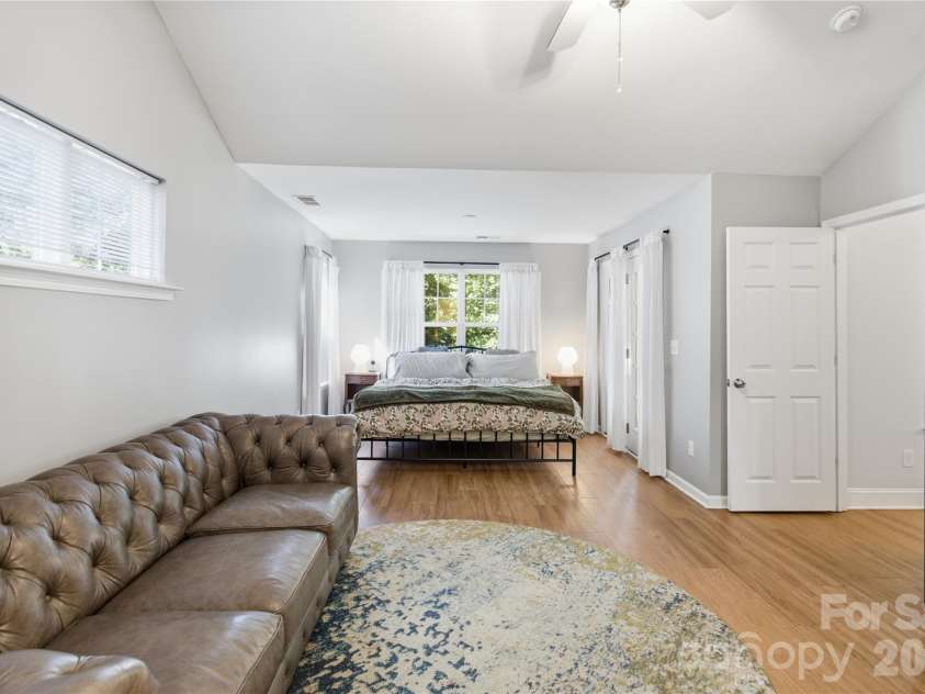 9533 Brighthaven Lane, Charlotte, NC 28214.  MLS# CAR4422080, YatesRealty ID 50553. 