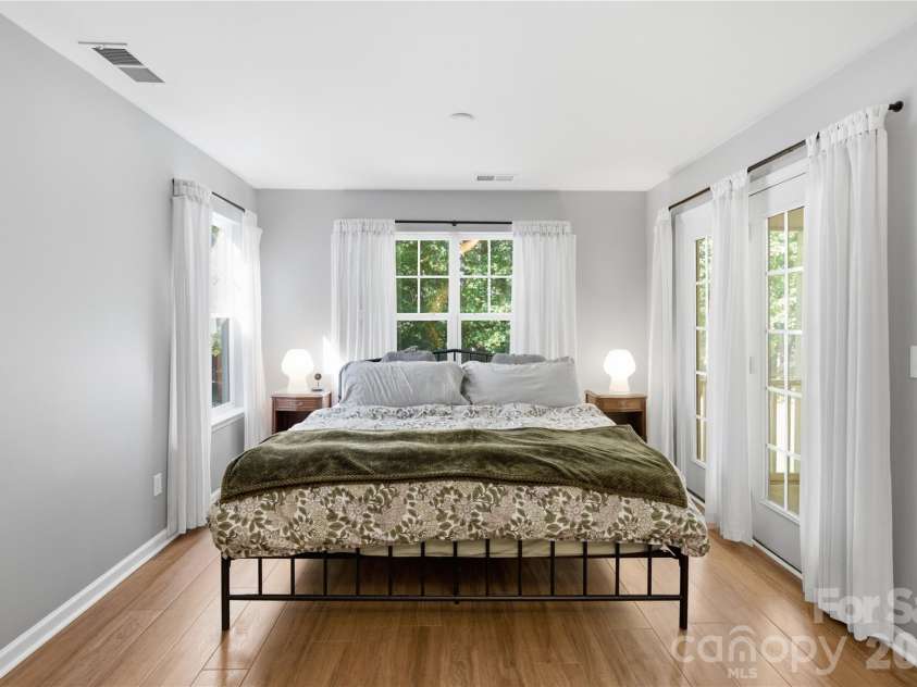 9533 Brighthaven Lane, Charlotte, NC 28214.  MLS# CAR4422080, YatesRealty ID 50553. 