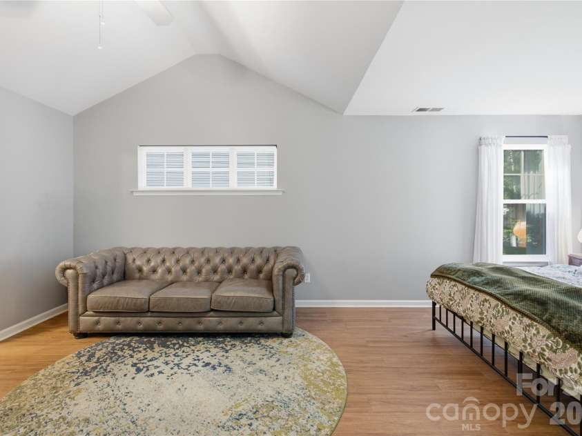 9533 Brighthaven Lane, Charlotte, NC 28214.  MLS# CAR4422080, YatesRealty ID 50553. 