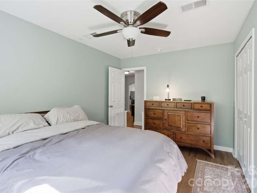9533 Brighthaven Lane, Charlotte, NC 28214.  MLS# CAR4422080, YatesRealty ID 50553. 