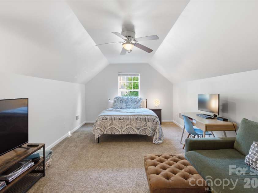 9533 Brighthaven Lane, Charlotte, NC 28214.  MLS# CAR4422080, YatesRealty ID 50553. 