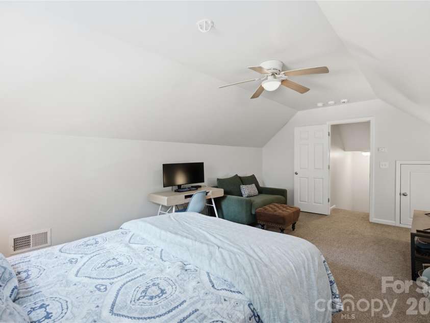 9533 Brighthaven Lane, Charlotte, NC 28214.  MLS# CAR4422080, YatesRealty ID 50553. 