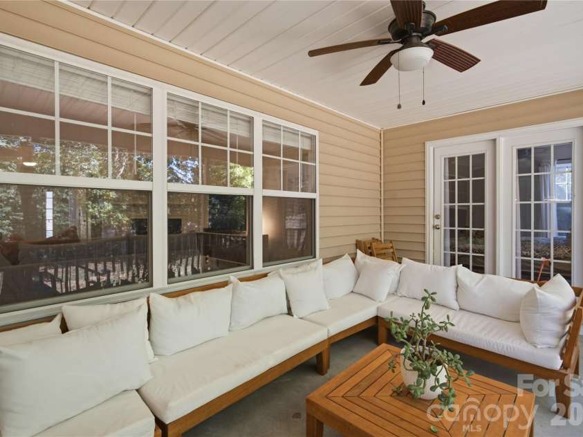 9533 Brighthaven Lane, Charlotte, NC 28214.  MLS# CAR4422080, YatesRealty ID 50553. 