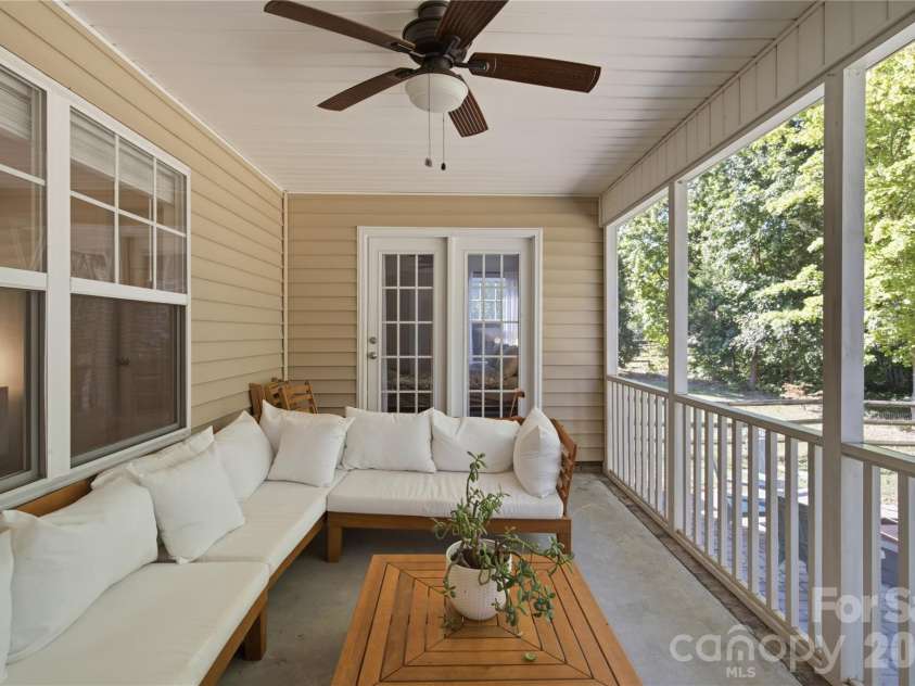 9533 Brighthaven Lane, Charlotte, NC 28214.  MLS# CAR4422080, YatesRealty ID 50553. 