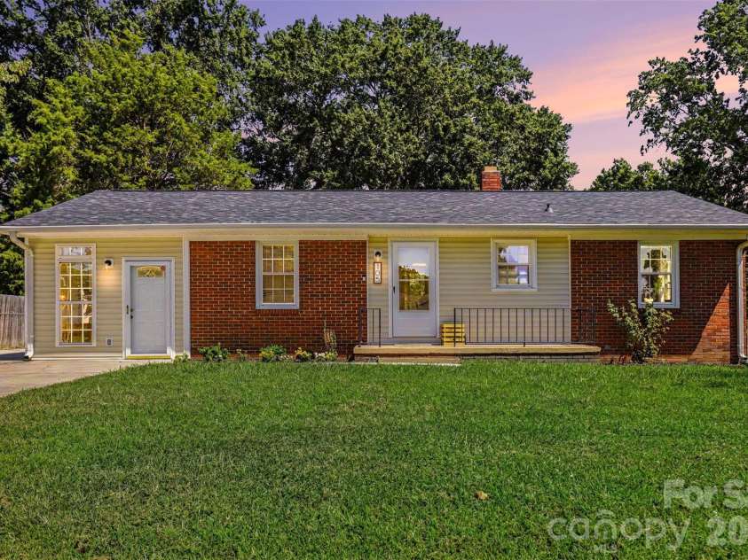 105 Marine Drive, Pineville, NC 28134.  MLS# CAR4423680, YatesRealty ID 50554. 