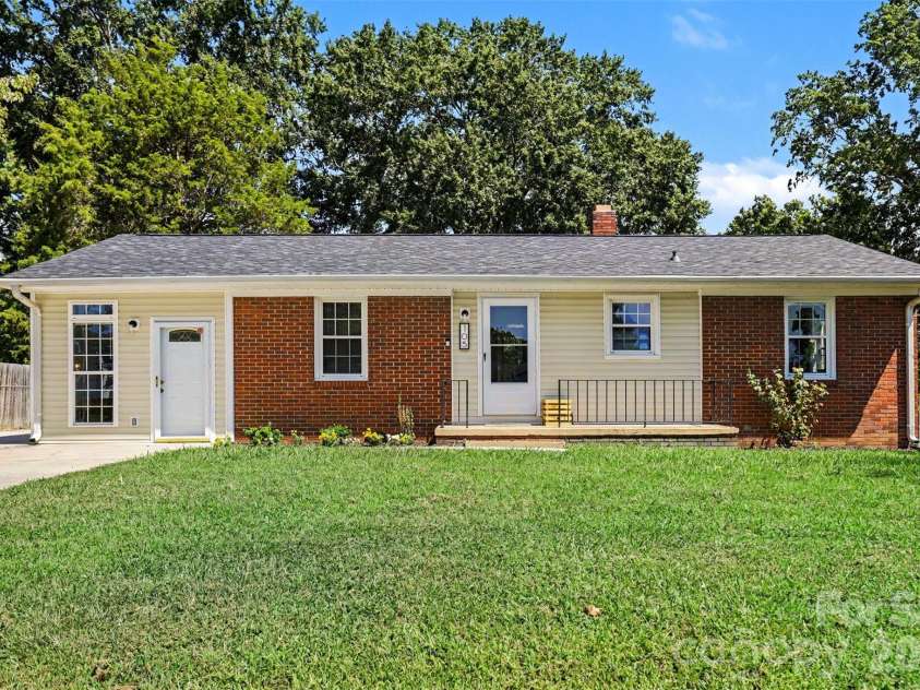 105 Marine Drive, Pineville, NC 28134.  MLS# CAR4423680, YatesRealty ID 50554. 
