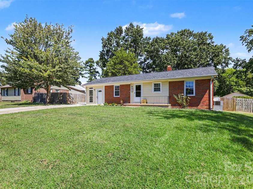 105 Marine Drive, Pineville, NC 28134.  MLS# CAR4423680, YatesRealty ID 50554. 
