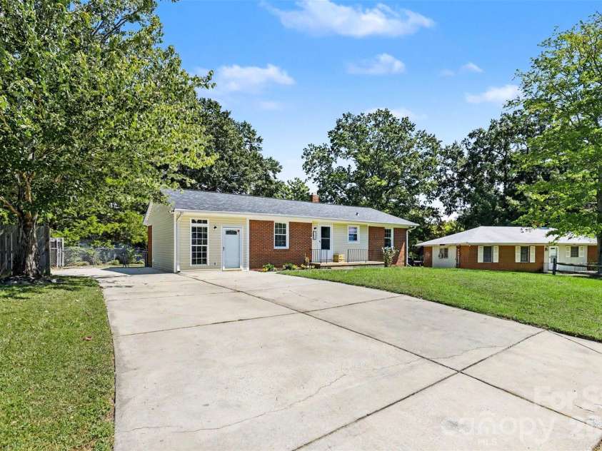 105 Marine Drive, Pineville, NC 28134.  MLS# CAR4423680, YatesRealty ID 50554. 