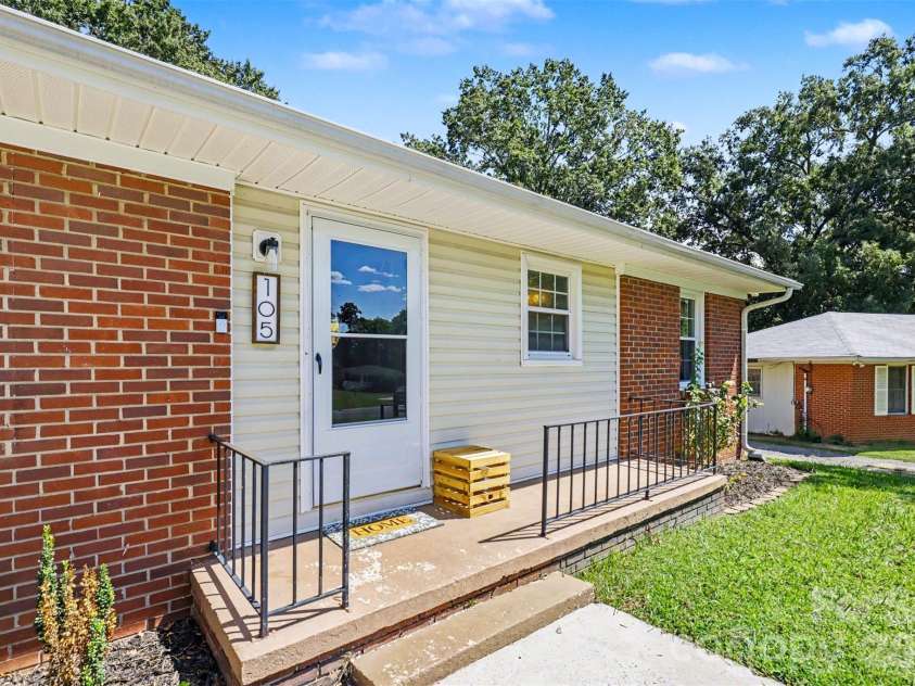 105 Marine Drive, Pineville, NC 28134.  MLS# CAR4423680, YatesRealty ID 50554. 