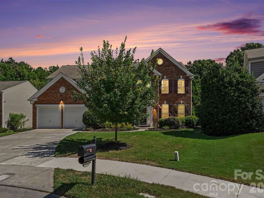 9538 Linden Tree Lane, Charlotte, NC 28277.  MLS# CAR4421584, YatesRealty ID 50556. 