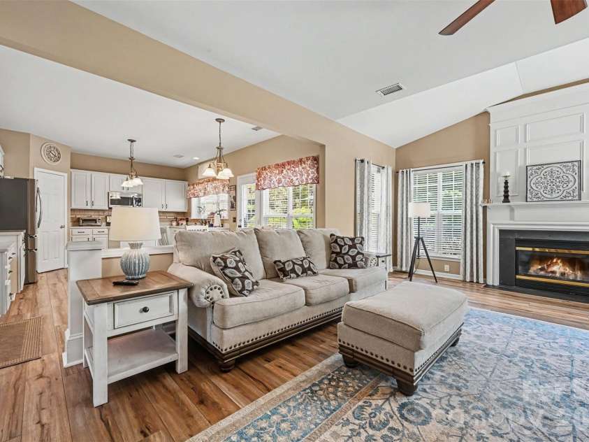 9538 Linden Tree Lane, Charlotte, NC 28277.  MLS# CAR4421584, YatesRealty ID 50556. 