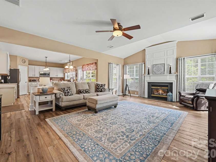 9538 Linden Tree Lane, Charlotte, NC 28277.  MLS# CAR4421584, YatesRealty ID 50556. 