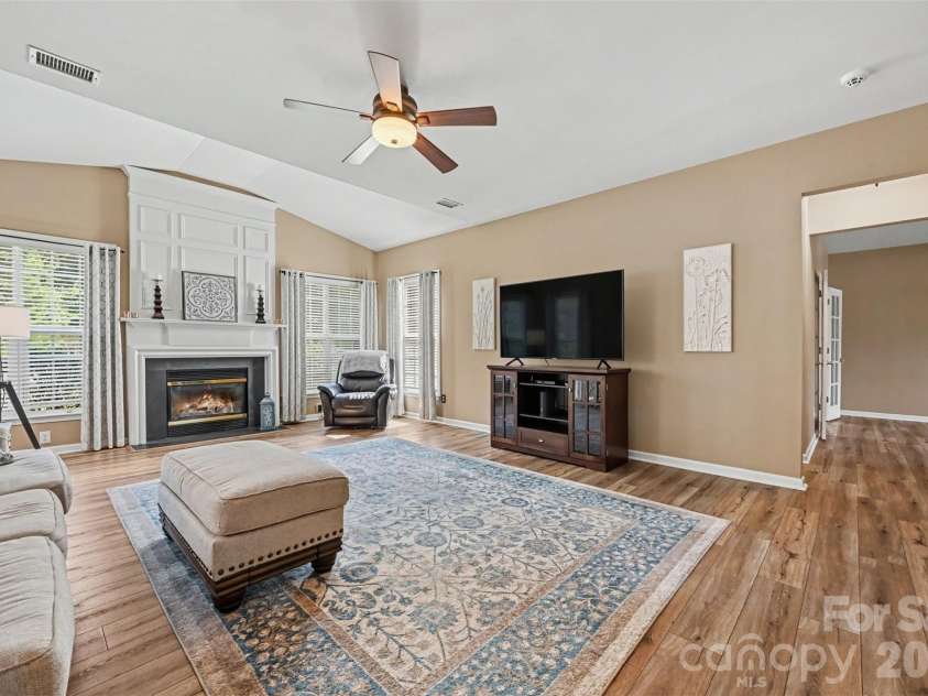 9538 Linden Tree Lane, Charlotte, NC 28277.  MLS# CAR4421584, YatesRealty ID 50556. 