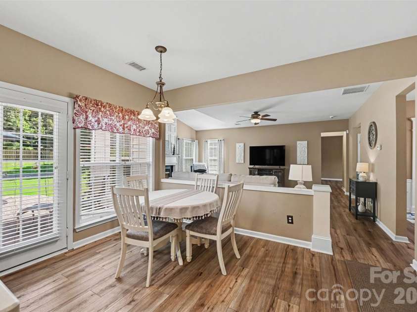 9538 Linden Tree Lane, Charlotte, NC 28277.  MLS# CAR4421584, YatesRealty ID 50556. 