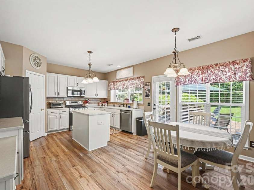 9538 Linden Tree Lane, Charlotte, NC 28277.  MLS# CAR4421584, YatesRealty ID 50556. 