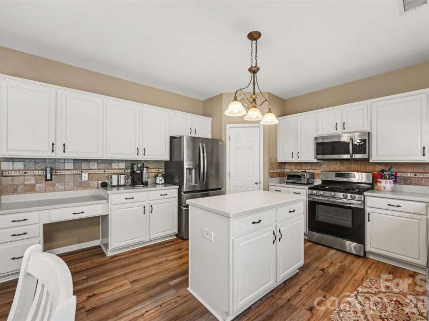 9538 Linden Tree Lane, Charlotte, NC 28277.  MLS# CAR4421584, YatesRealty ID 50556. 