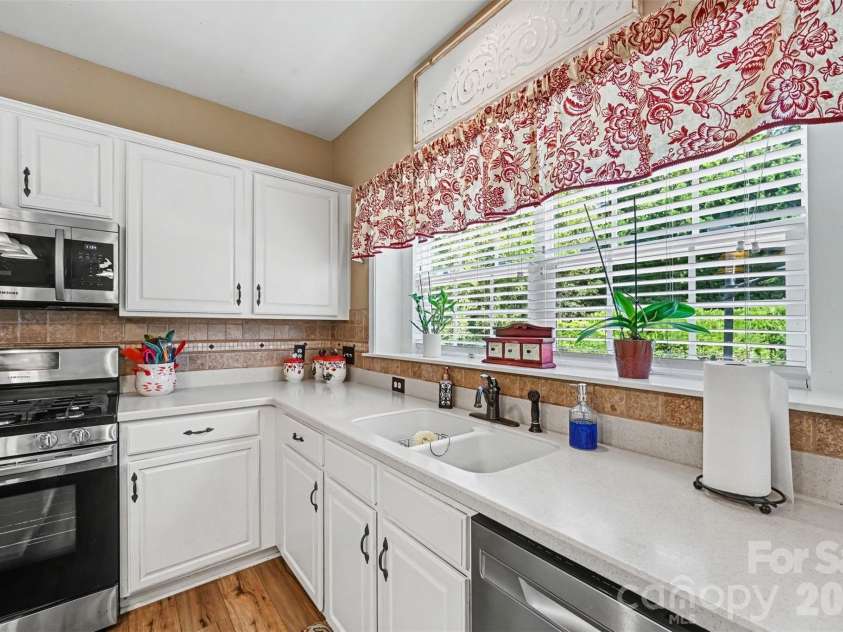 9538 Linden Tree Lane, Charlotte, NC 28277.  MLS# CAR4421584, YatesRealty ID 50556. 