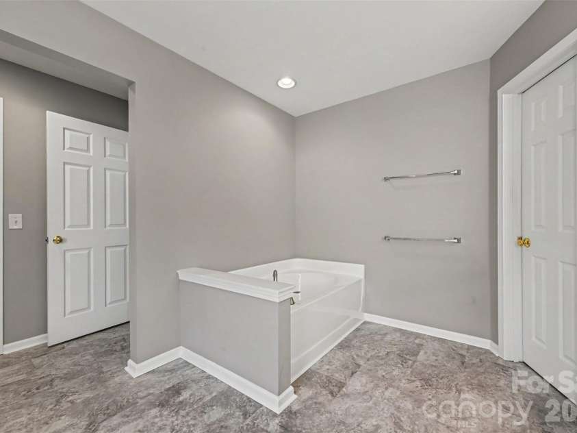 9538 Linden Tree Lane, Charlotte, NC 28277.  MLS# CAR4421584, YatesRealty ID 50556. 