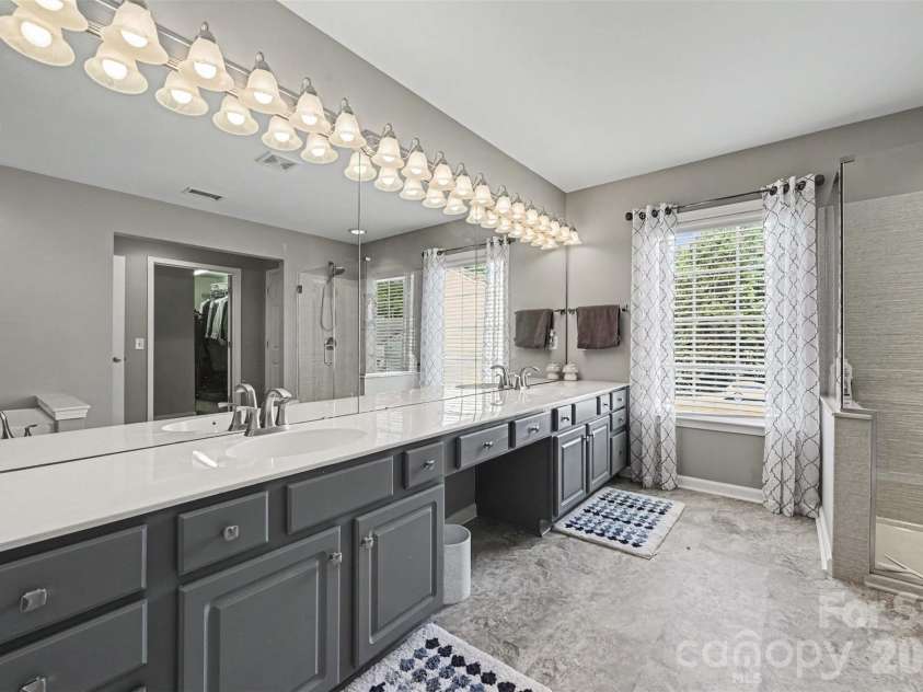 9538 Linden Tree Lane, Charlotte, NC 28277.  MLS# CAR4421584, YatesRealty ID 50556. 