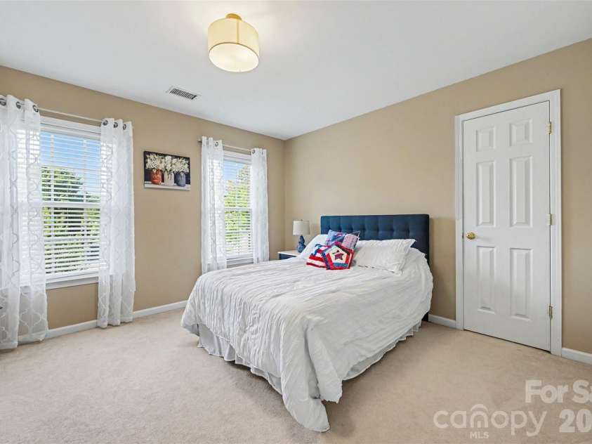 9538 Linden Tree Lane, Charlotte, NC 28277.  MLS# CAR4421584, YatesRealty ID 50556. 