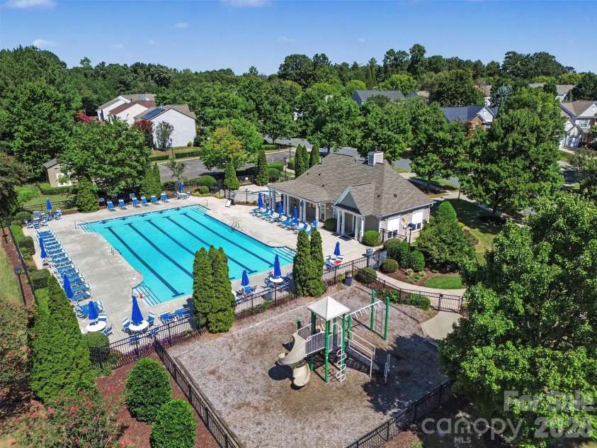 9538 Linden Tree Lane, Charlotte, NC 28277.  MLS# CAR4421584, YatesRealty ID 50556. 
