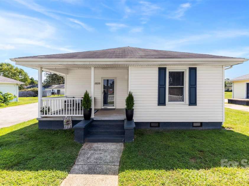 1525 Perfection Avenue, Belmont, NC 28012.  MLS# CAR4423972, YatesRealty ID 50557. 