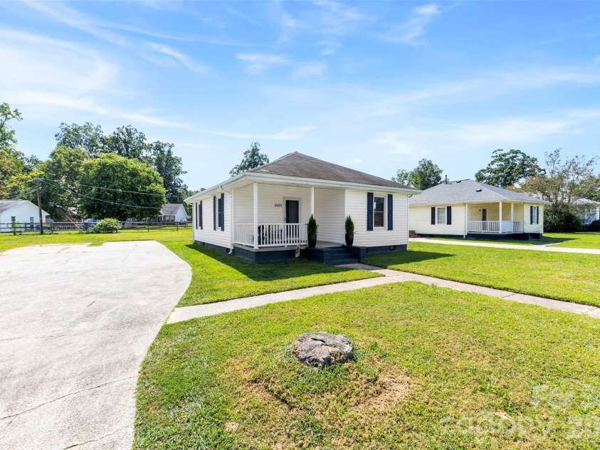 1525 Perfection Avenue, Belmont, NC 28012.  MLS# CAR4423972, YatesRealty ID 50557. 