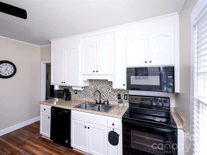 1525 Perfection Avenue, Belmont, NC 28012.  MLS# CAR4423972, YatesRealty ID 50557. 