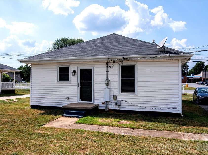 1525 Perfection Avenue, Belmont, NC 28012.  MLS# CAR4423972, YatesRealty ID 50557. 