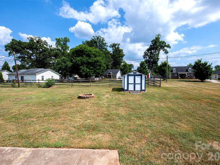 1525 Perfection Avenue, Belmont, NC 28012.  MLS# CAR4423972, YatesRealty ID 50557. 