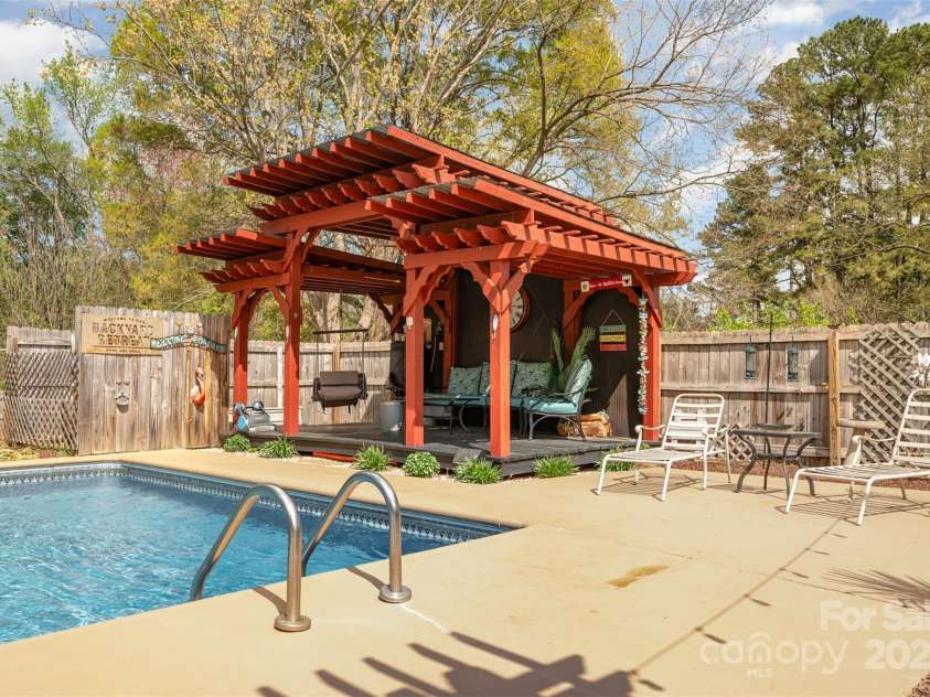 424 Mirror Lake Road, Salisbury, NC 28146.  MLS# CAR4243606, YatesRealty ID 5056. 