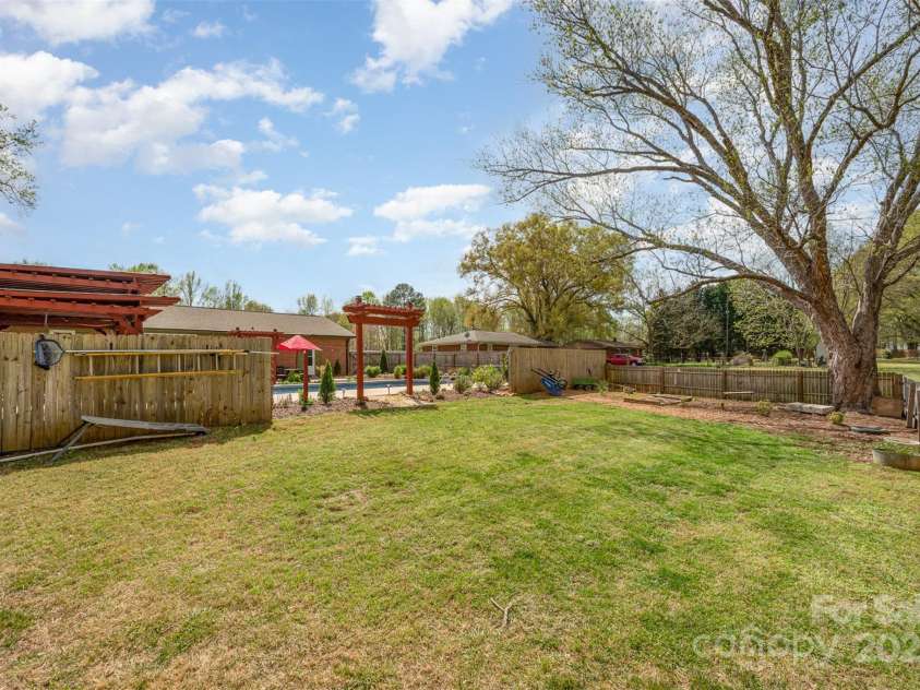 424 Mirror Lake Road, Salisbury, NC 28146.  MLS# CAR4243606, YatesRealty ID 5056. 