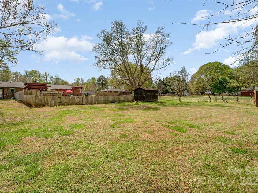 424 Mirror Lake Road, Salisbury, NC 28146.  MLS# CAR4243606, YatesRealty ID 5056. 
