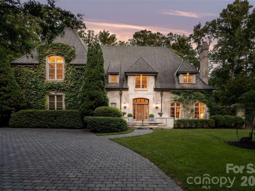 6 Frith Drive, Asheville, NC 28803.  MLS# CAR4421366, YatesRealty ID 50563. 