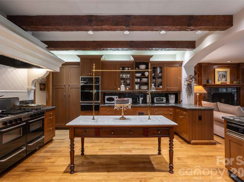 6 Frith Drive, Asheville, NC 28803.  MLS# CAR4421366, YatesRealty ID 50563. 