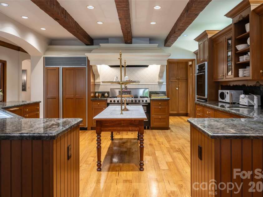 6 Frith Drive, Asheville, NC 28803.  MLS# CAR4421366, YatesRealty ID 50563. 