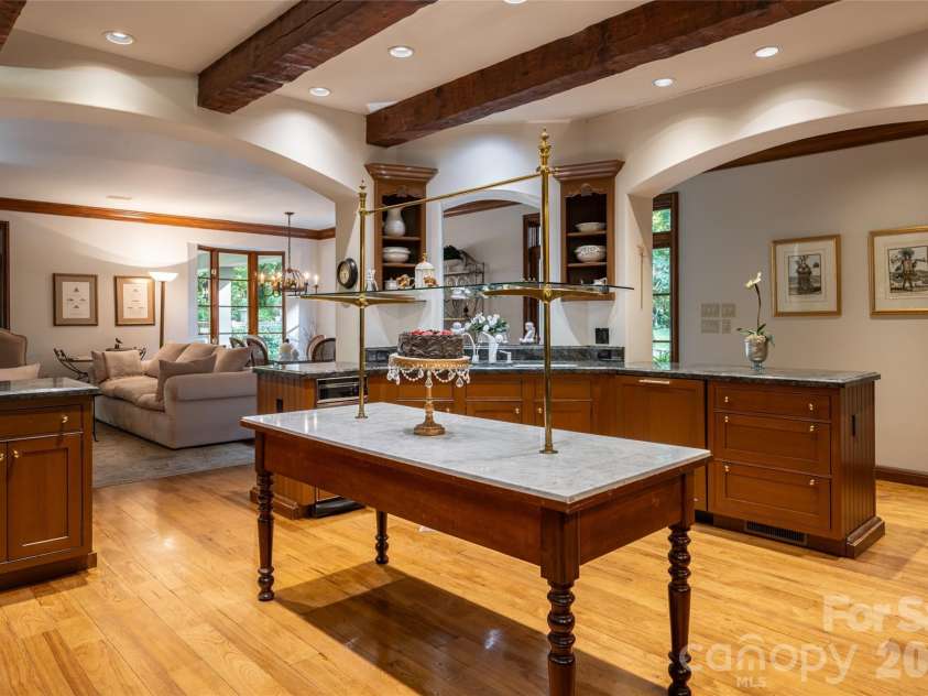 6 Frith Drive, Asheville, NC 28803.  MLS# CAR4421366, YatesRealty ID 50563. 