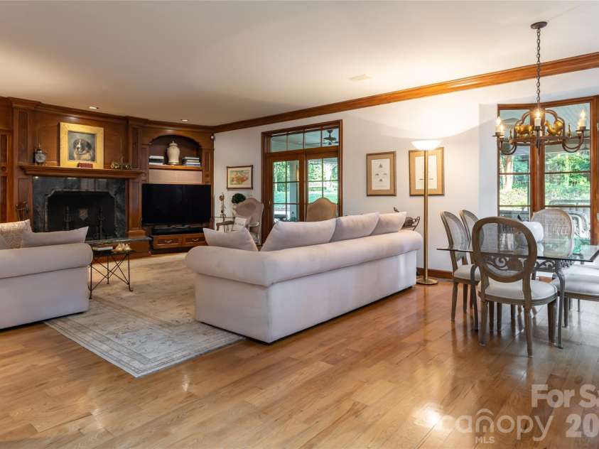 6 Frith Drive, Asheville, NC 28803.  MLS# CAR4421366, YatesRealty ID 50563. 