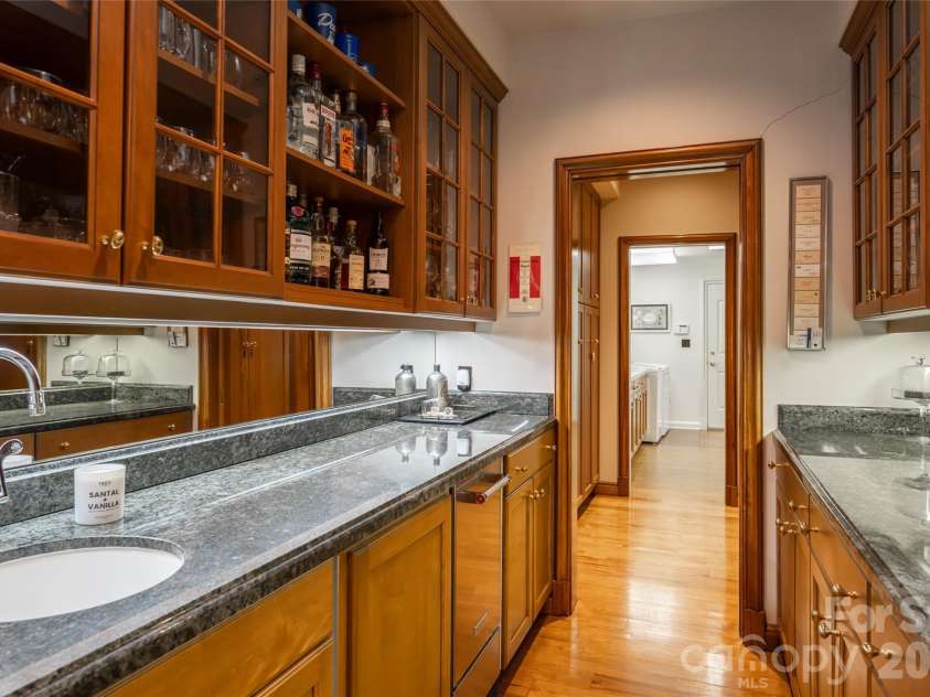 6 Frith Drive, Asheville, NC 28803.  MLS# CAR4421366, YatesRealty ID 50563. 