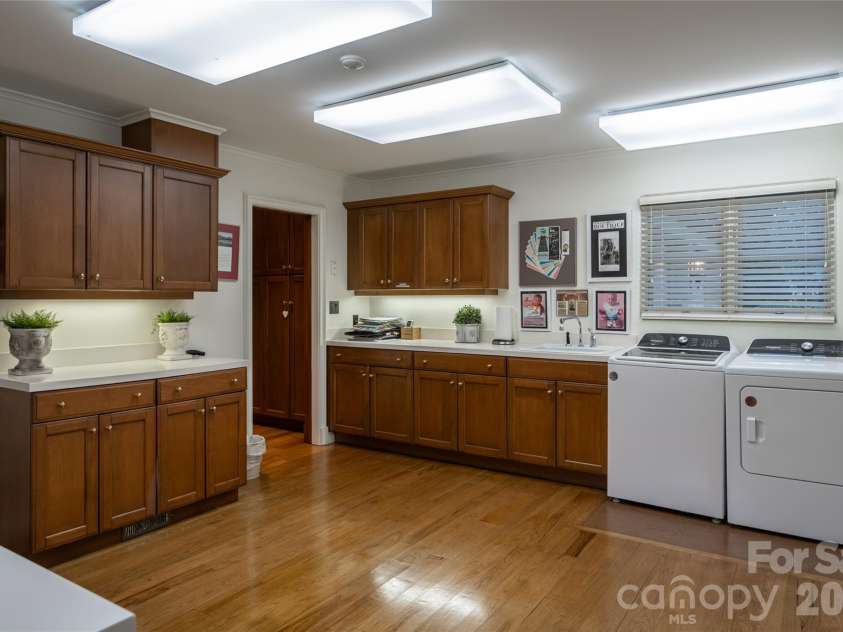 6 Frith Drive, Asheville, NC 28803.  MLS# CAR4421366, YatesRealty ID 50563. 