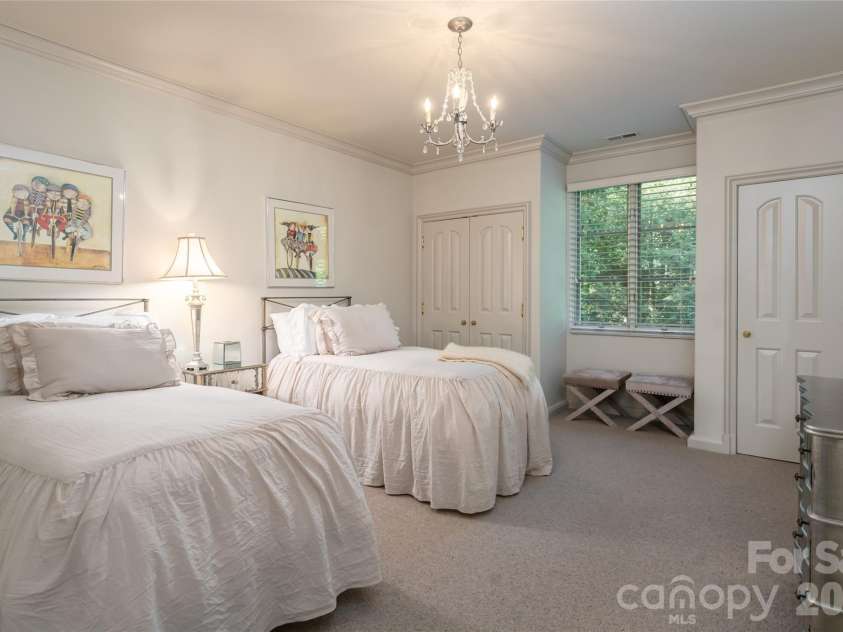 6 Frith Drive, Asheville, NC 28803.  MLS# CAR4421366, YatesRealty ID 50563. 