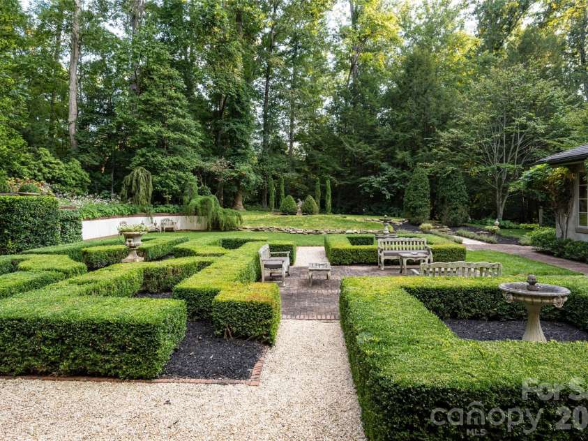 6 Frith Drive, Asheville, NC 28803.  MLS# CAR4421366, YatesRealty ID 50563. 