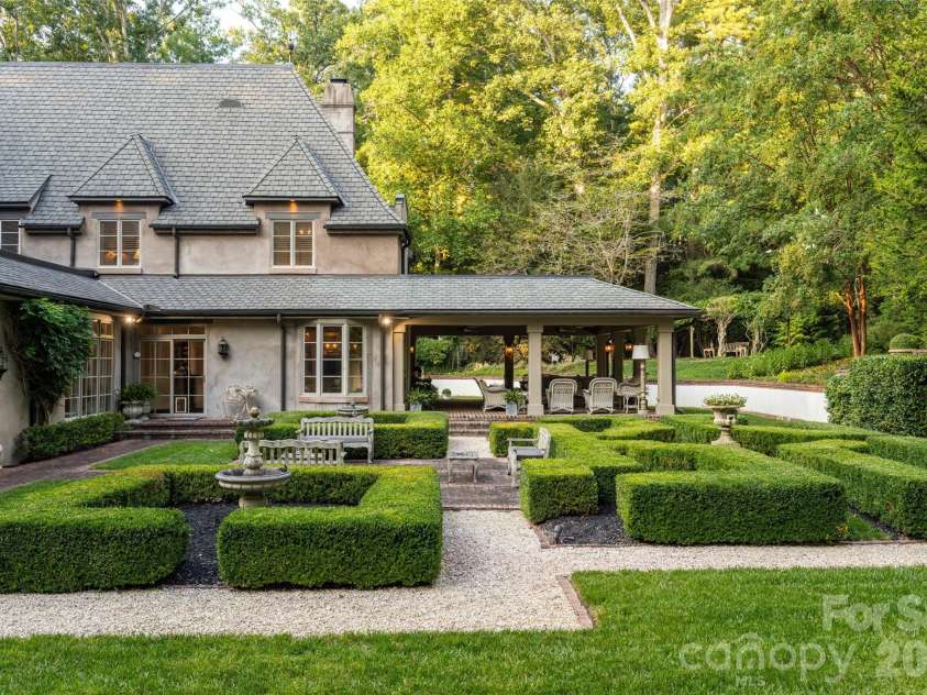 6 Frith Drive, Asheville, NC 28803.  MLS# CAR4421366, YatesRealty ID 50563. 