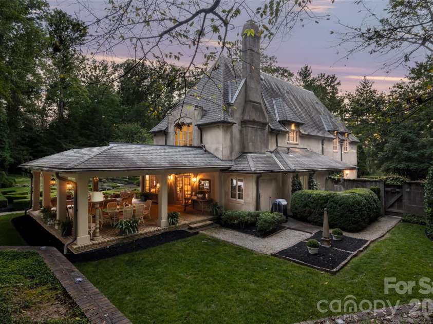 6 Frith Drive, Asheville, NC 28803.  MLS# CAR4421366, YatesRealty ID 50563. 
