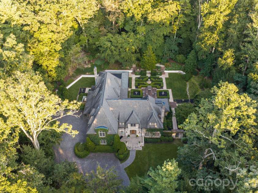 6 Frith Drive, Asheville, NC 28803.  MLS# CAR4421366, YatesRealty ID 50563. 