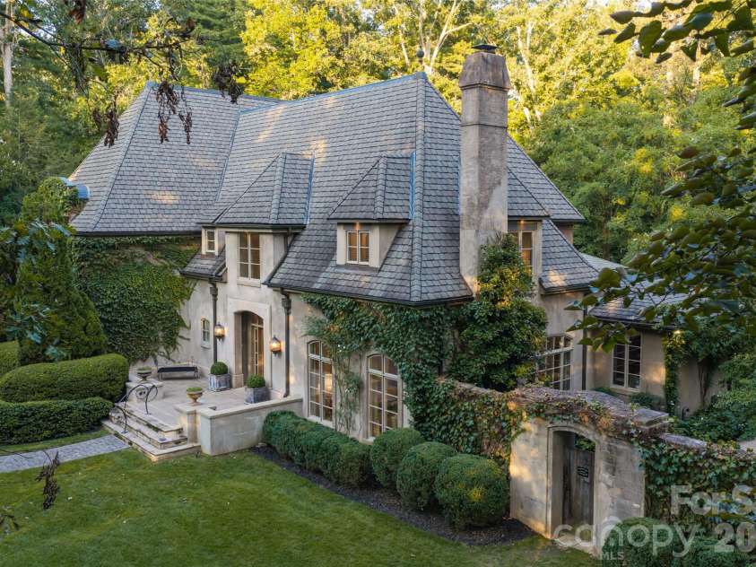 6 Frith Drive, Asheville, NC 28803.  MLS# CAR4421366, YatesRealty ID 50563. 