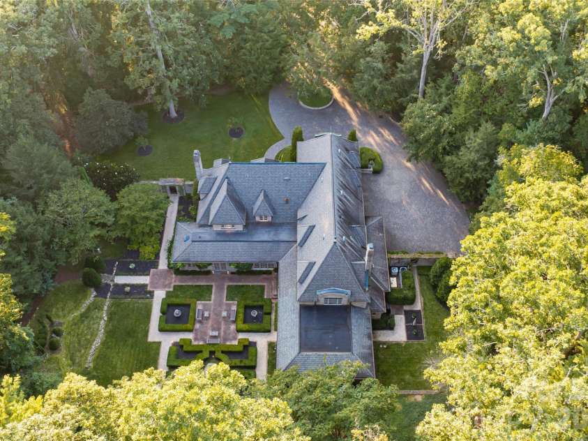 6 Frith Drive, Asheville, NC 28803.  MLS# CAR4421366, YatesRealty ID 50563. 