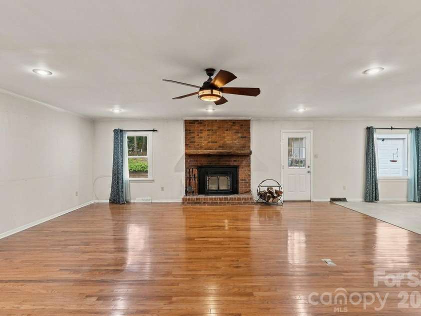 1732 Forest Lake Drive, Rock Hill, SC 29732.  MLS# CAR4423359, YatesRealty ID 50565. 
