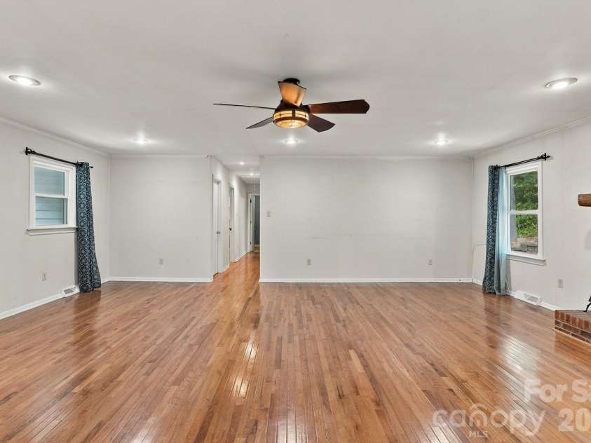 1732 Forest Lake Drive, Rock Hill, SC 29732.  MLS# CAR4423359, YatesRealty ID 50565. 