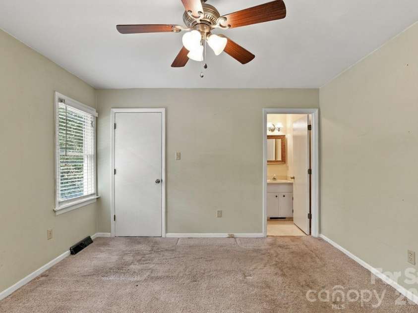 1732 Forest Lake Drive, Rock Hill, SC 29732.  MLS# CAR4423359, YatesRealty ID 50565. 
